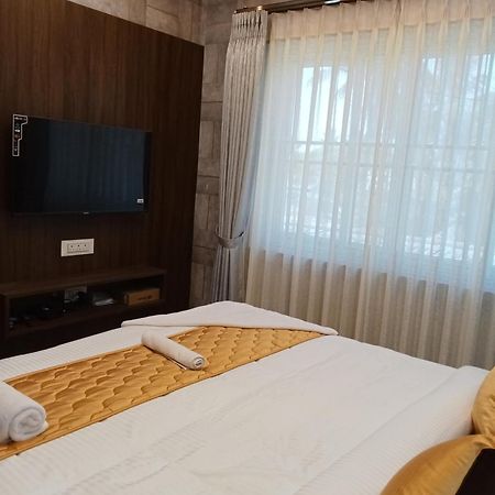 Golden Residency Hotel กูชาลนาการ์ ภายนอก รูปภาพ