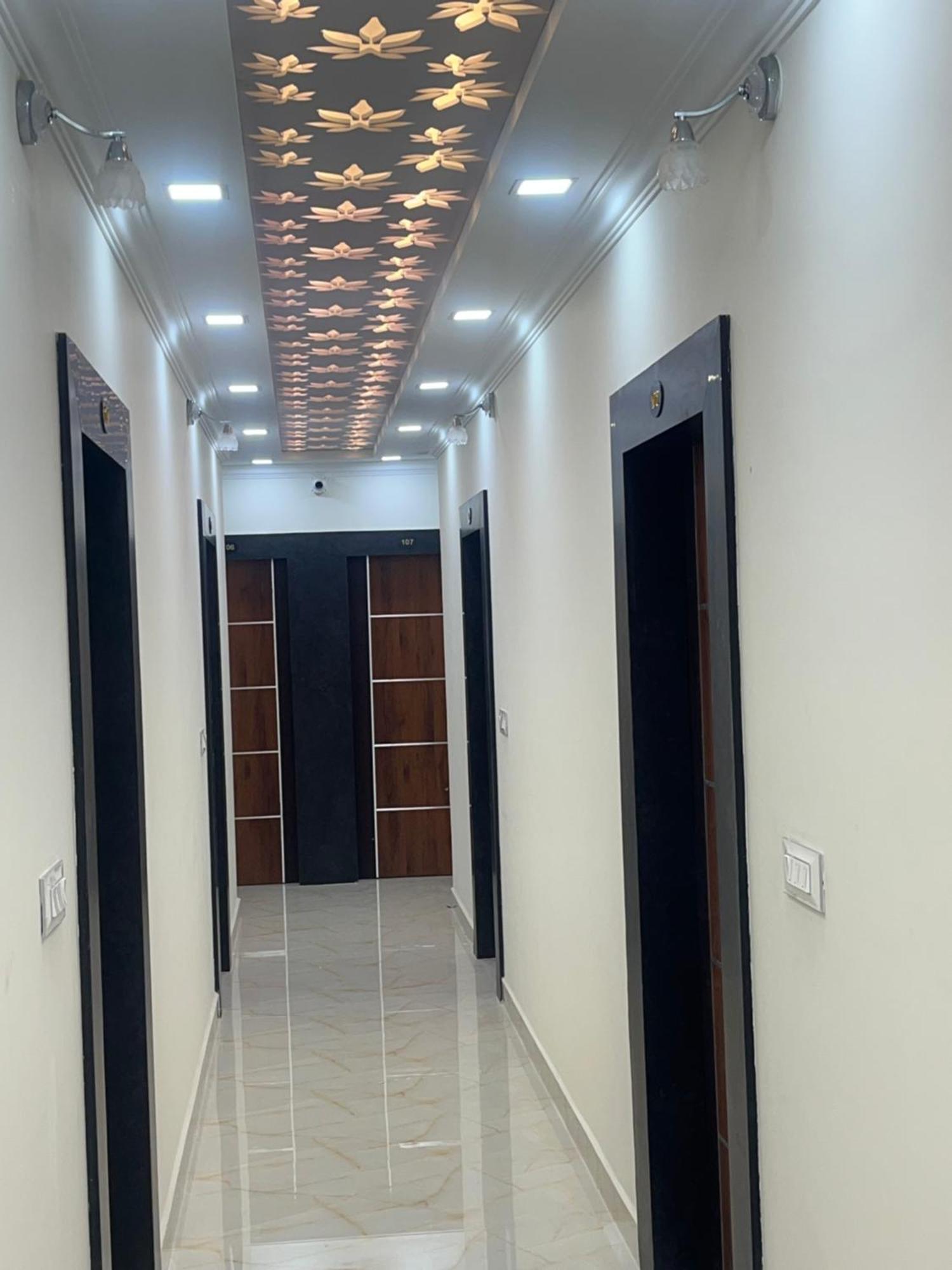 Golden Residency Hotel กูชาลนาการ์ ภายนอก รูปภาพ